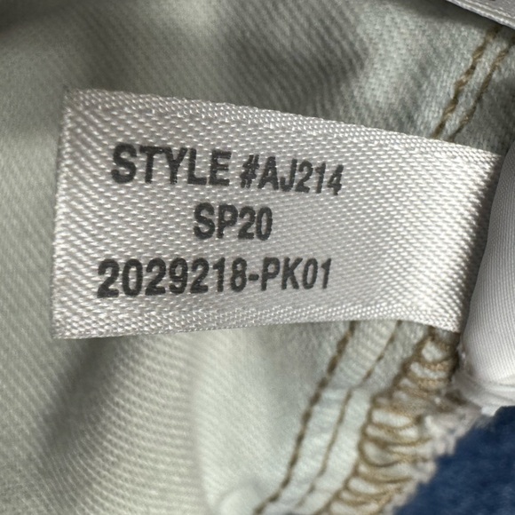 Madewell Mom Jean Womens 25 Medium
Wash Ripped Edition Gilford Blue AJ214 - Picture 11 of 12